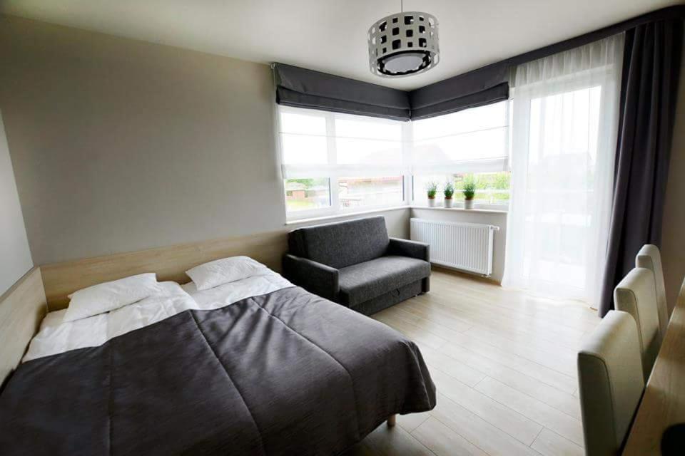 Villa Martika 尤斯托尼莫斯基 外观 照片