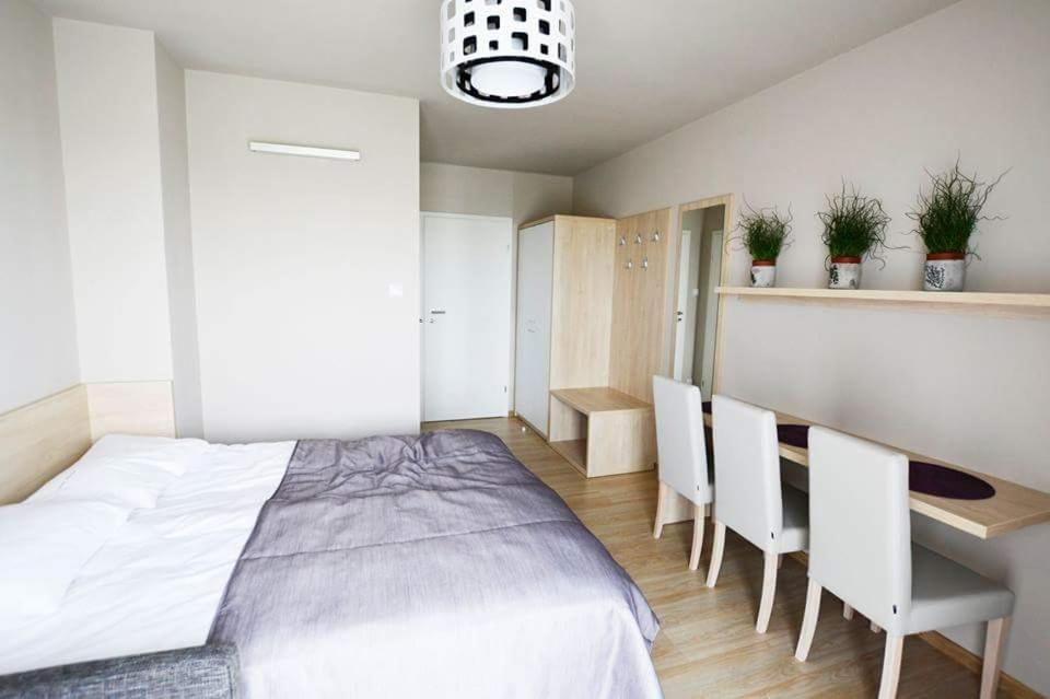 Villa Martika 尤斯托尼莫斯基 外观 照片
