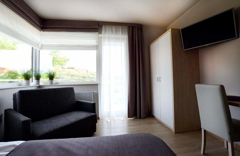 Villa Martika 尤斯托尼莫斯基 外观 照片