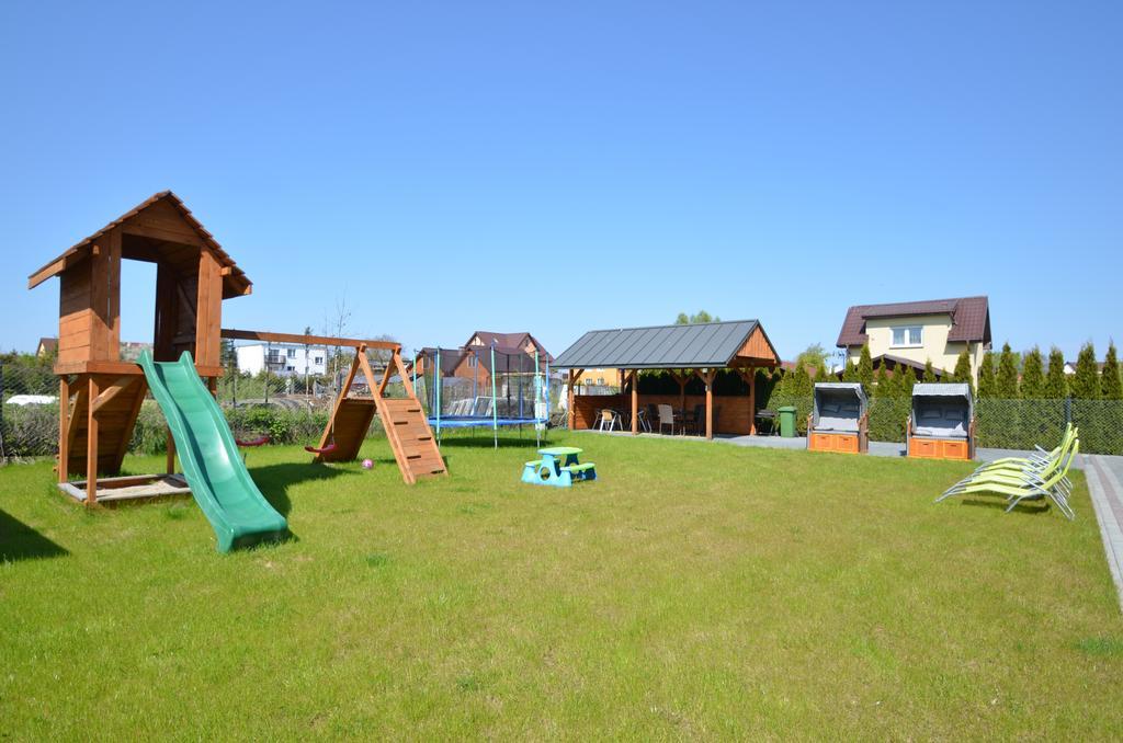 Villa Martika 尤斯托尼莫斯基 外观 照片