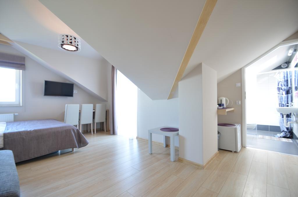 Villa Martika 尤斯托尼莫斯基 外观 照片